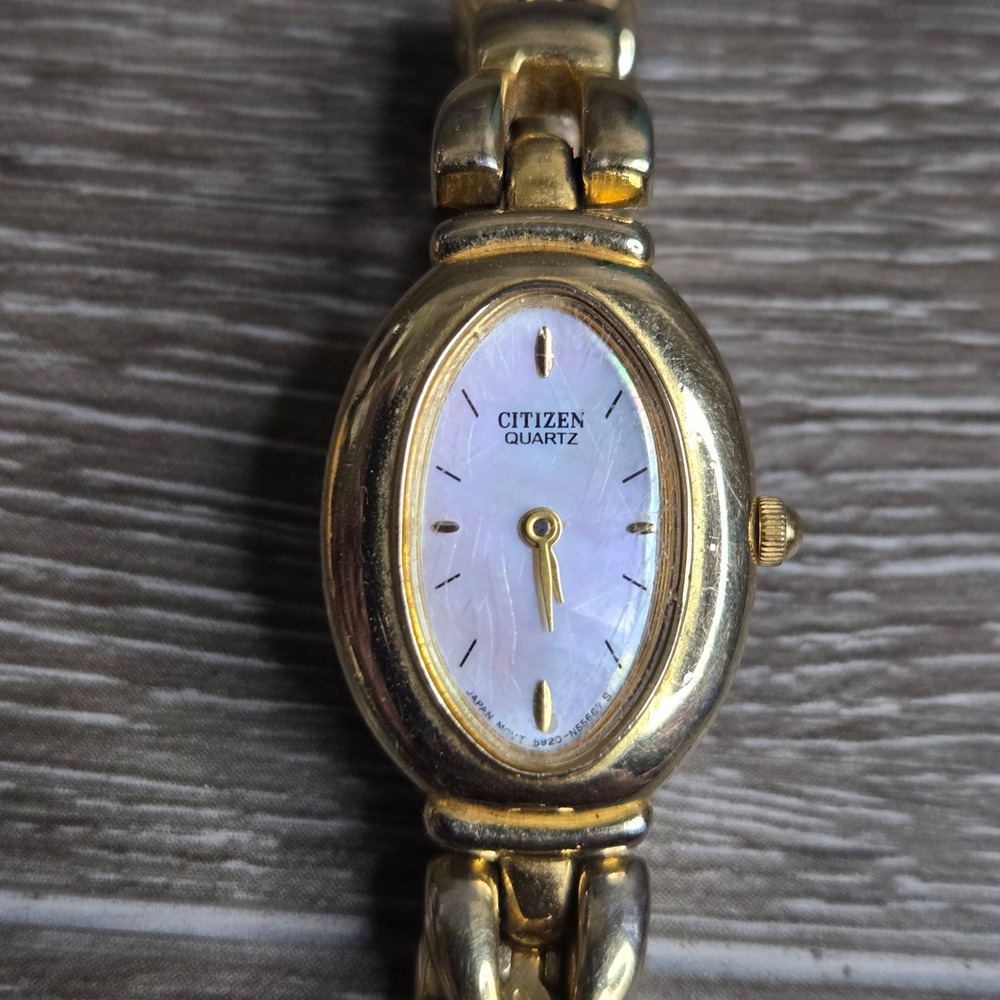 Vintage Citizen Quartz Ladies Watch Mother Pearl Dial Gold Tone 5920-S56573 Oval